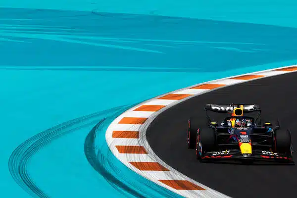Max Verstappen pisti näytöksen pystyyn - Miamin F1-kisa oli tylsä Max Verstappen pisti näytöksen pystyyn – Miamin F1-kisa oli tylsä