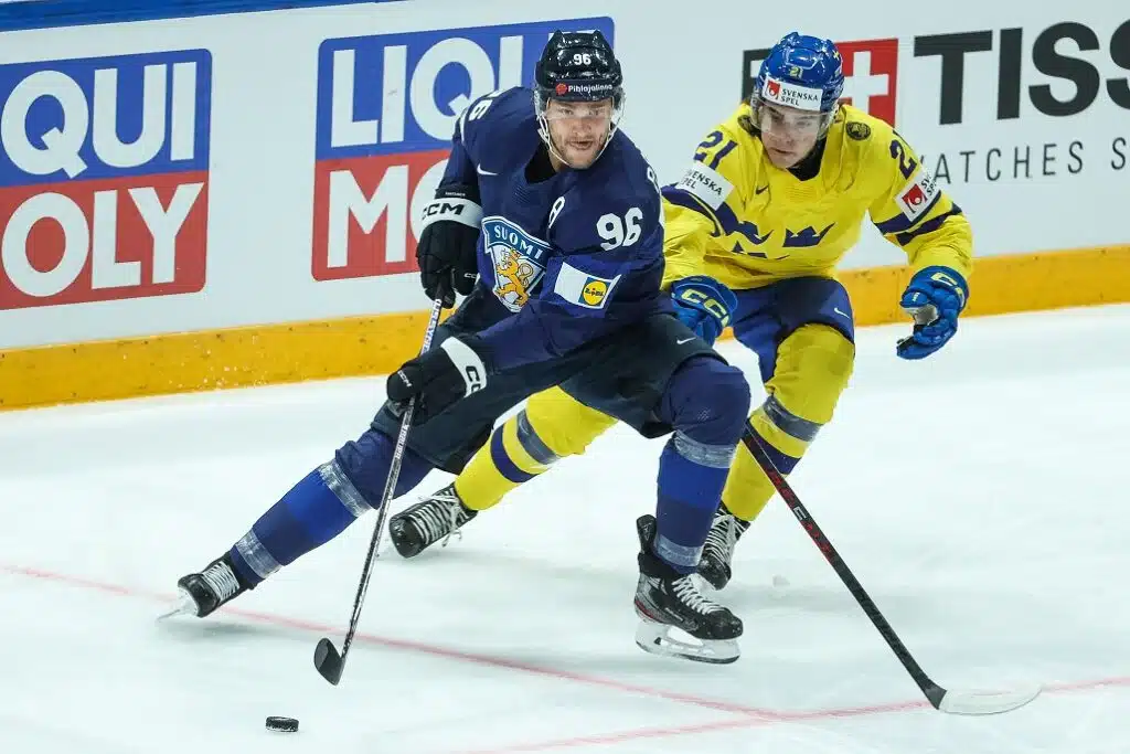 Tre Kronorin valmentaja aloitti jo henkisen väännön Leijonia vastaan – ”Masken Carlsson”