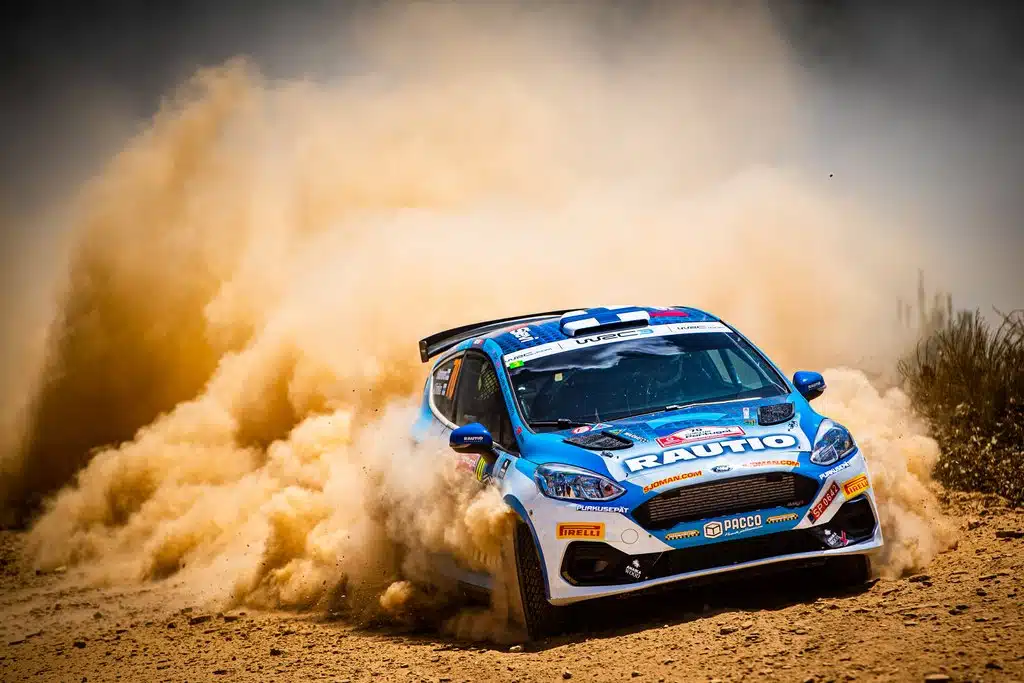 Suomalaiskuski sairastui Portugalin MM-rallissa – seuraava kisa jää lääkärin kehotuksesta ajamatta