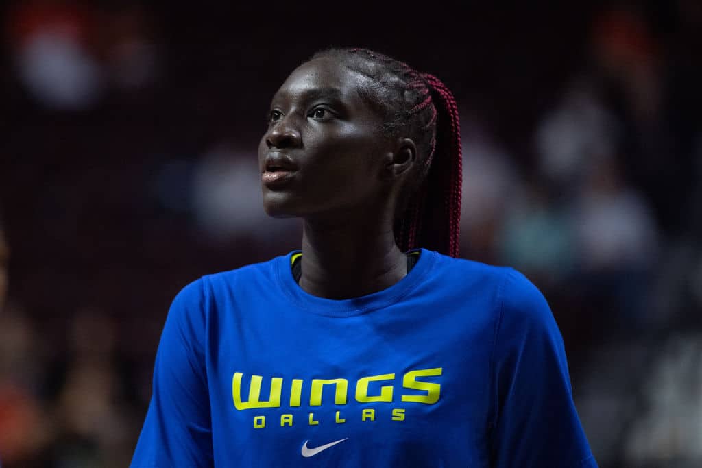 Awak Kuier siivitti ennätyspisteillään Dallas Wingsin WNBA:n välieriin Awak Kuier siivitti ennätyspisteillään Dallas Wingsin WNBA:n välieriin