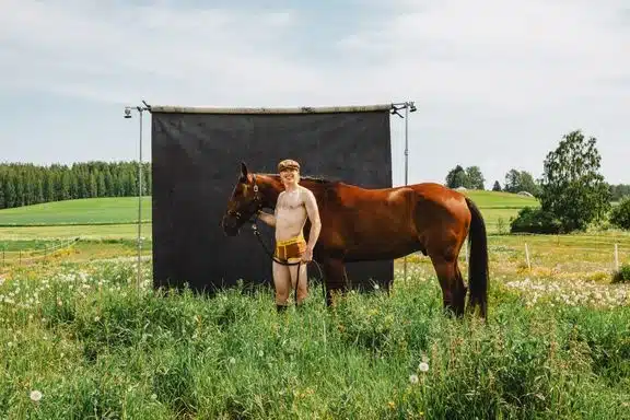 Iivo Niskanen mukaan kalsaribisnekseen – ”Linnan juhlissa enemmän minun suunnittelemiani tuotteita kuin Katrin pukuja”