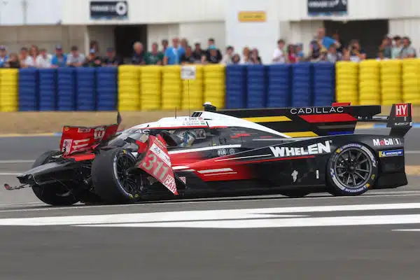 Entisen F1-kuljettajan Le Mans alkoi karmealla tavalla – auto heti ensimmäisessä mutkassa romuksi