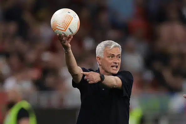 Jose Mourinho kävi PSG:ssä ostoksilla - mukaan tarttui kaksi pelaajaa Jose Mourinho kävi PSG:ssä ostoksilla – mukaan tarttui kaksi pelaajaa