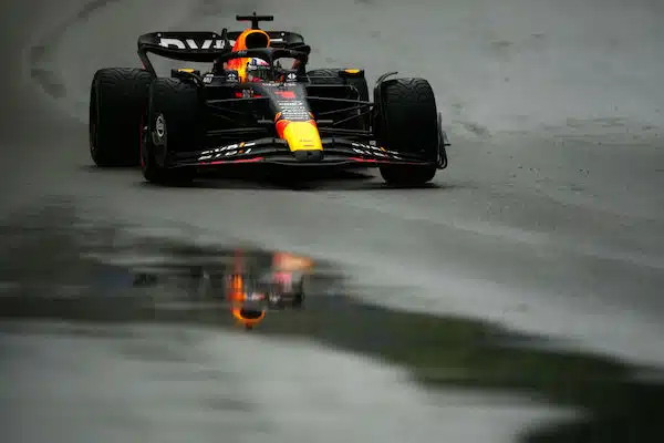 McLaren-kuljettaja romutti autonsa - aika-ajoissa nähtiin valtavia yllätyksiä McLaren-kuljettaja romutti autonsa – aika-ajoissa nähtiin valtavia yllätyksiä