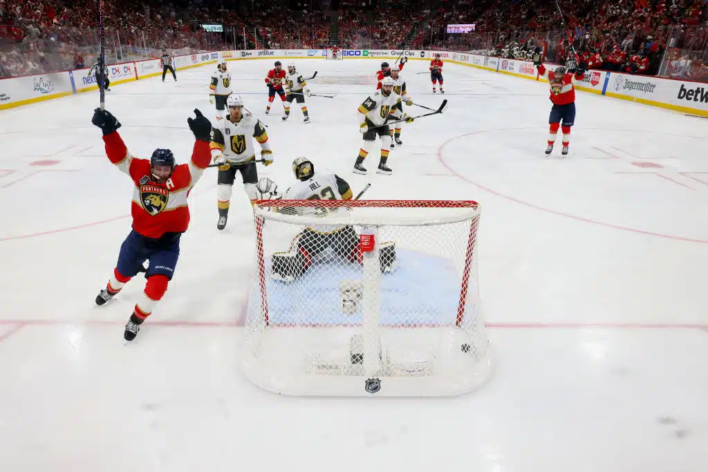 Panthers heräsi henkiin - NHL-finaalisarjassa uutta eloa Panthers heräsi henkiin – NHL-finaalisarjassa uutta eloa
