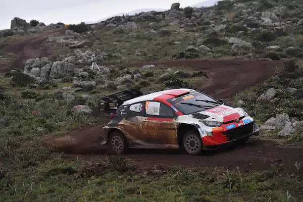 EK14: Nyt tuli draamaa – Sebastien Ogier ajoi ulos