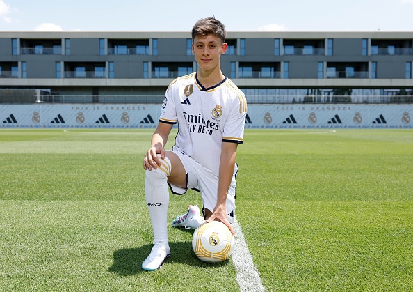 Real Madridille järkyttävä takaisku - kohuhankinta vaarassa päätyä leikkauspöydälle Real Madridille järkyttävä takaisku – kohuhankinta vaarassa päätyä leikkauspöydälle