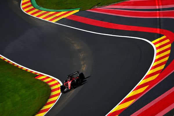 Charles Leclerc lähtee paalupaikalta, Max Verstappenin kova veto valui hukkaan