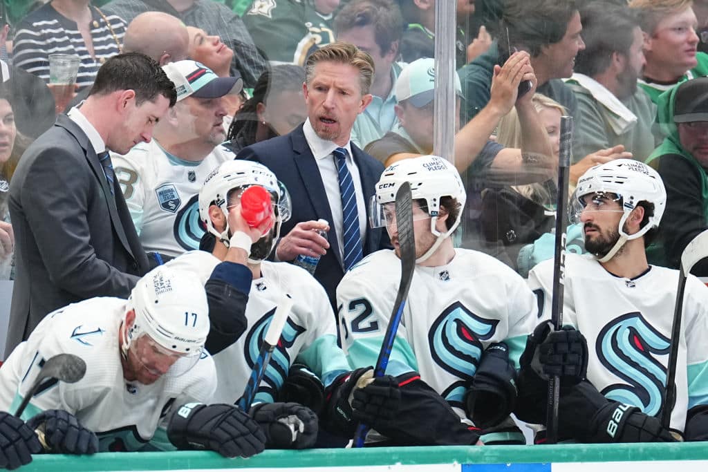 Seattle Kraken jatkoi päävalmentajansa sopimusta - Paransi viime kaudella huimasti Seattle Kraken jatkoi päävalmentajansa sopimusta – Paransi viime kaudella huimasti