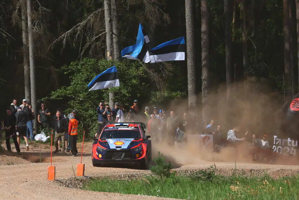 Kalle Rovanperä jatkui hirmuvedossa – Esapekka Lapille pettymys Viron MM-rallissa (ek19)