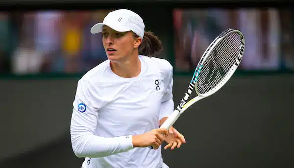 Maailman ykkösnaispelaaja vetäytyi jälleen sivuun tennisturnauksesta