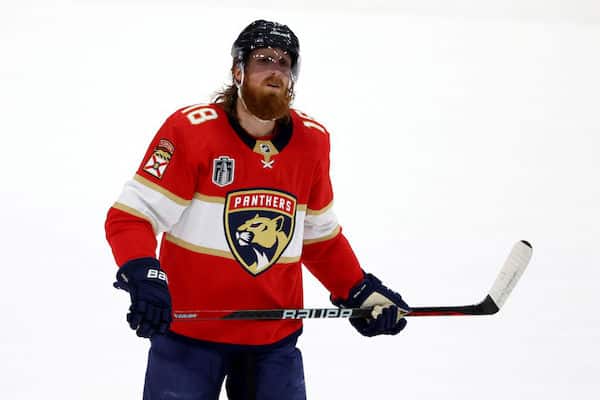 NHL-seura Philadelphia Flyers hankki yli 1000 ottelun konkarin