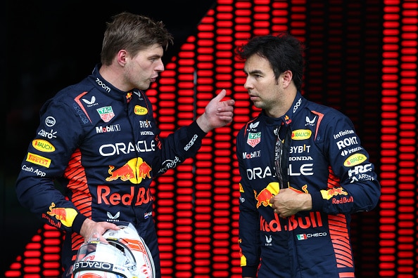 Max Verstappen tuhoaa jokaisen tallikaverinsa - yhtä asiaa Mercedes-pomo ei voi kuitenkaan ymmärtää: ”Outoa, kummallista” Max Verstappen tuhoaa jokaisen tallikaverinsa – yhtä asiaa Mercedes-pomo ei voi kuitenkaan ymmärtää: ”Outoa, kummallista”