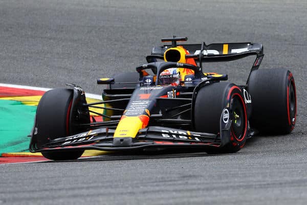 Max Verstappen ajoi jälleen ylivoimaiseen voittoon ja ennätykset paukkuivat - Valtteri Bottas taas vain osallistumassa Max Verstappen ajoi jälleen ylivoimaiseen voittoon ja ennätykset paukkuivat – Valtteri Bottas taas vain osallistumassa