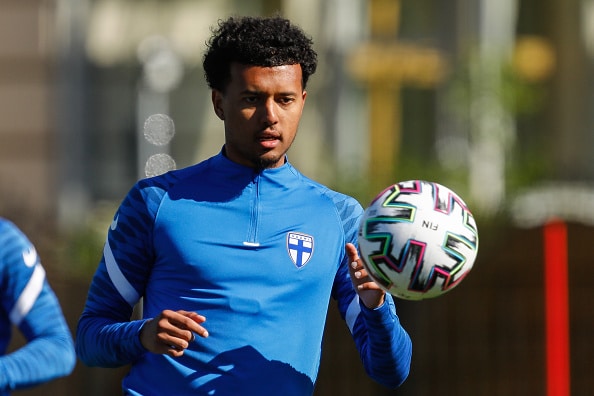 HJK löi tiskiin kaksi kovaa pelaajasopimusta huippuottelun alla HJK löi tiskiin kaksi kovaa pelaajasopimusta huippuottelun alla