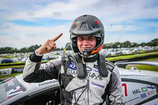 Suomalaiskuski teki huiman tempun – ajoi voiton MM-sarjan debyytissään