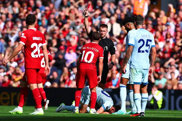 Liverpoolin tähtihankinta tuijotti punaista korttia