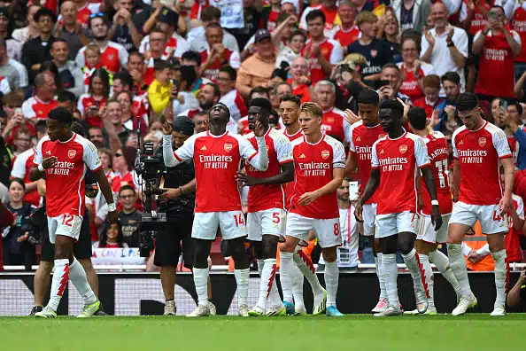 Arsenalin kausi alkoi puoli tuntia myöhässä - melkoinen farssi Emirates-stadionilla Arsenalin kausi alkoi puoli tuntia myöhässä – melkoinen farssi Emirates-stadionilla