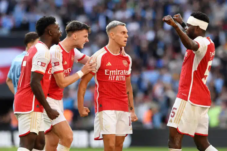 Arsenal tarjosi shokkihoitoa Manchester Citylle – Erling Haaland varjojen mailla