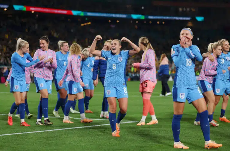 Tuleeko jalkapallo kotiin? – Englanti murskasi Australian MM-kisaunelmat