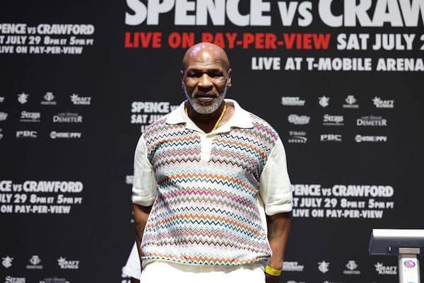 Mike Tyson latasi pöyhkeän kommentin Mike Tyson latasi pöyhkeän kommentin
