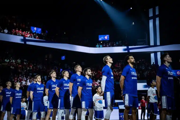 Susijengi kohtaa arvaamattomia kahden passin miehiä