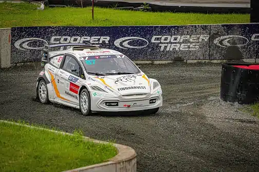 Upea MM-osakilpailuvoitto Suomeen – Tommi Hallman pesi ison tukun kovia nimiä