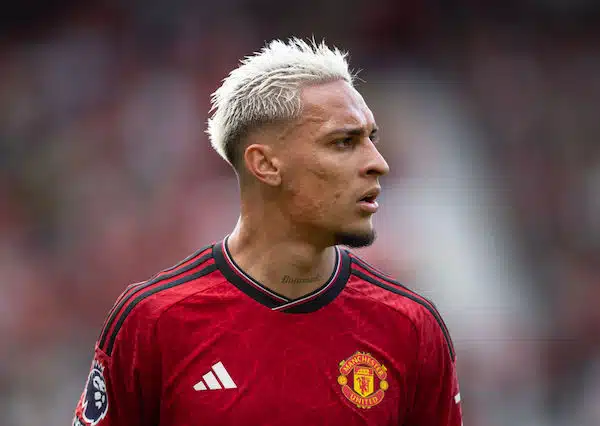 ManU-tähteä syytetään hirveistä teoista - syyttää nyt ex-tyttöystäväänsä valehtelusta ManU-tähteä syytetään hirveistä teoista – syyttää nyt ex-tyttöystäväänsä valehtelusta