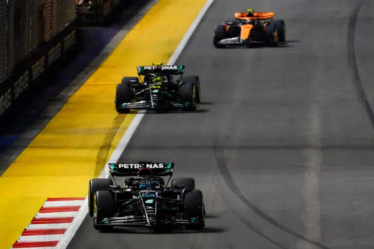 Valtavaa draamaa F1-kisassa – kärkikuski keskeytti