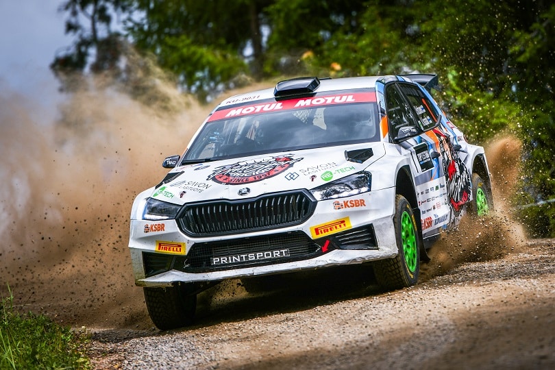 Nyt on jännitys tapissa rallipoluilla: kaikki viisi Suomen mestaria ovat vielä kruunaamatta Nyt on jännitys tapissa rallipoluilla: kaikki viisi Suomen mestaria ovat vielä kruunaamatta