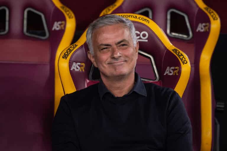 Jalkapallolegenda yritti päästä Jose Mourinhon pään sisään