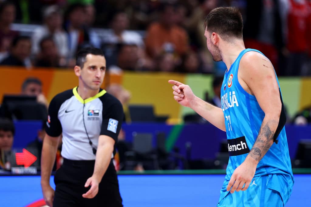 NBA:n supertähti lensi pihalle koripallon MM-kisoissa NBA:n supertähti lensi pihalle koripallon MM-kisoissa