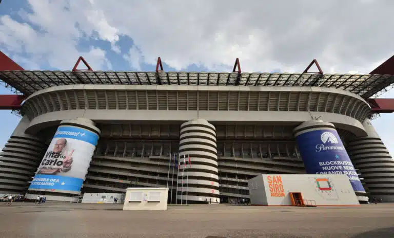 Serie A:n AC Milanin stadionhanke vastatuulessa – paikalliset asettuivat poikkiteloin