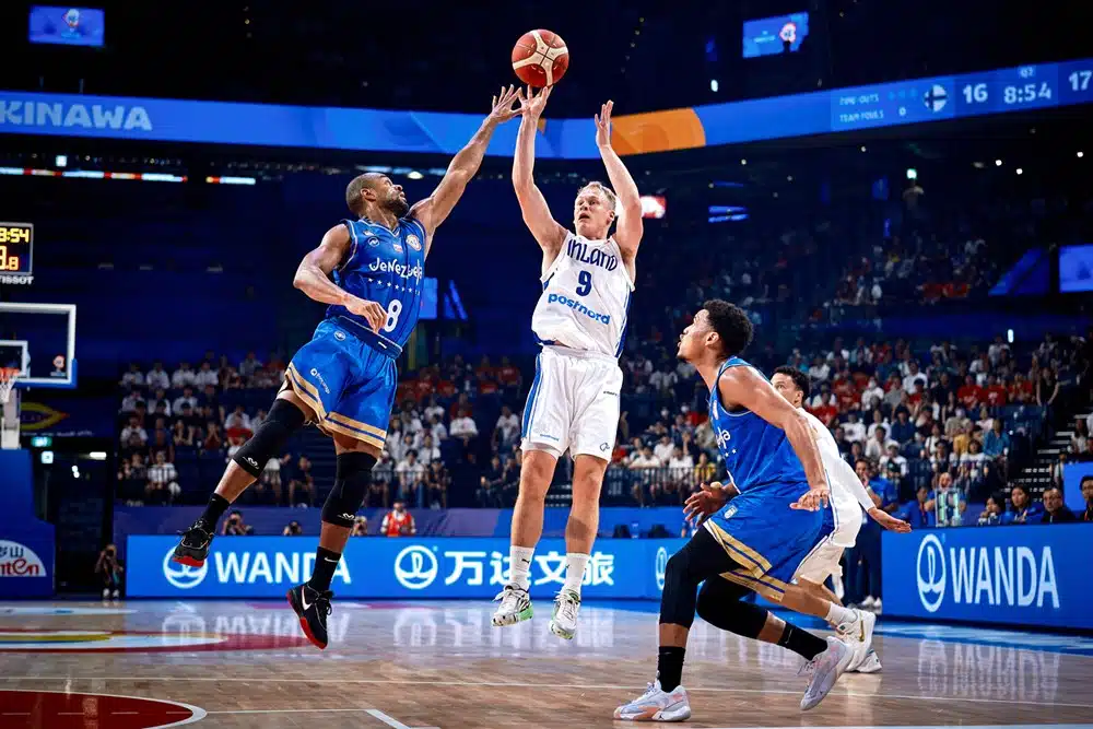 Petteri Koponen veisteli Sasu Salinille Nelosella: ”Jätkät jää kolmen päivän rantalomalle”