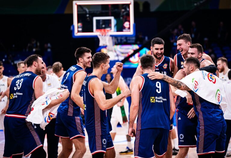 Serbia jyräsi MM-koriksen välieriin – USA:n yllättänyt Liettua jäi jalkoihin