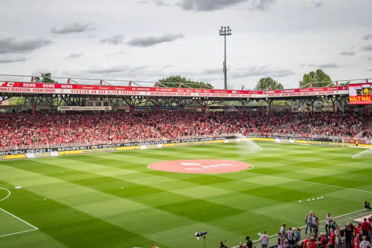 Bundesliigan kriisijoukkue antoi päävalmentajalleen kenkää