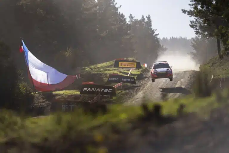 Suomalaiskuskille karmea pettymys MM-rallissa: keskeytys