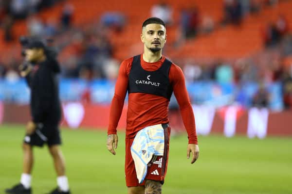 Jalkapallotähti haistatti omille faneilleen v*tut Jalkapallotähti haistatti omille faneilleen v*tut