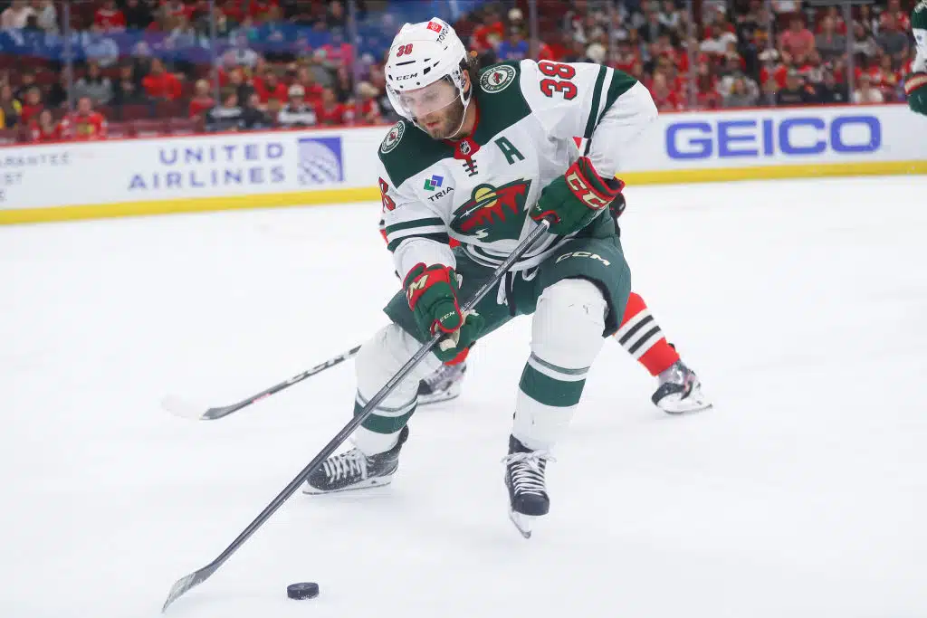 NHL:ssä jysähtämässä pitkä pelikielto – tämä pelaaja ei saa pidettyä itseään aisoissa