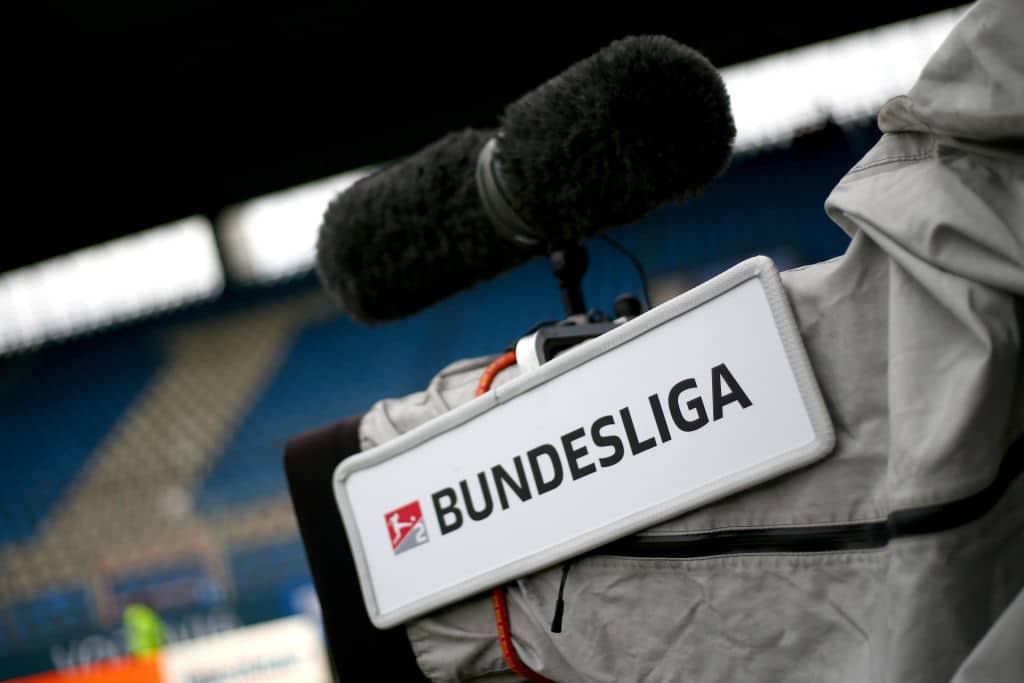 Bundesliigassa traaginen viikonloppu katsomoissa - yksi kannattaja hakattiin henkihieveriin ja yli 100 loukkaantui Bundesliigassa traaginen viikonloppu katsomoissa – yksi kannattaja hakattiin henkihieveriin ja yli 100 loukkaantui