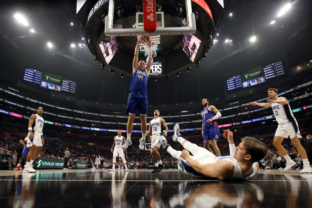 NBA-yö sisälsi kolme ottelua ja jännittäviä käänteitä NBA-yö sisälsi kolme ottelua ja jännittäviä käänteitä