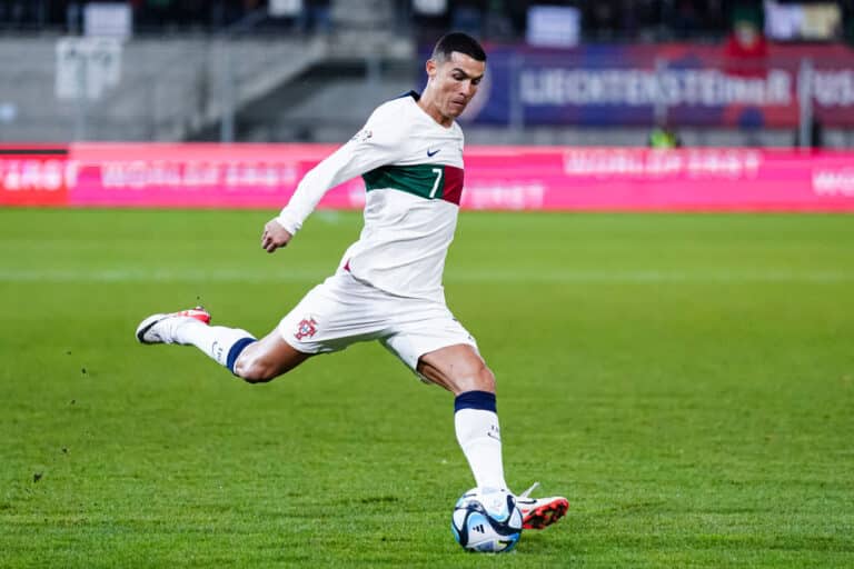 Portugali avaa EM-kisat – Cristiano Ronaldo heti avauksessa