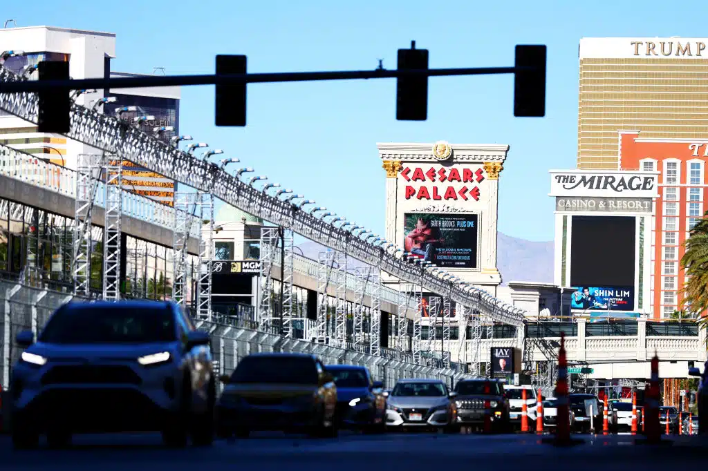 Las Vegasin F1-osakilpailuun myynnissä hirmuhintainen lippu - Tätä kaikkea saat "Million Dollar Packagella" Las Vegasin F1-osakilpailuun myynnissä hirmuhintainen lippu – Tätä kaikkea saat ”Million Dollar Packagella”