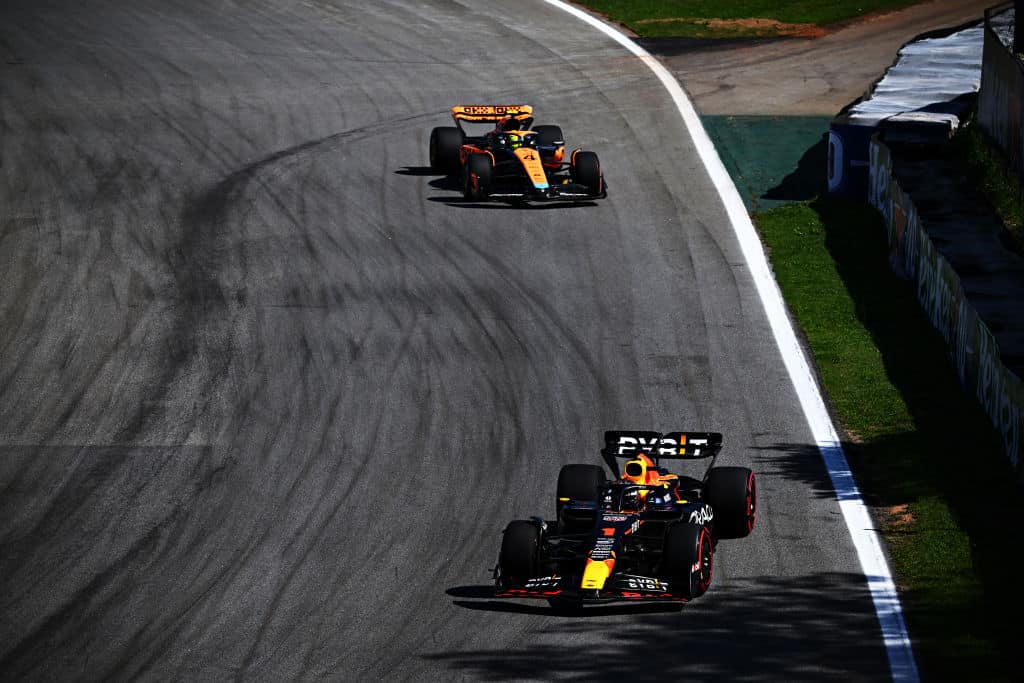 F1-mestari teki selväksi: Tämä nykykuski on "ehdottomasti yhtä nopea" kuin Max Verstappen F1-mestari teki selväksi: Tämä nykykuski on ”ehdottomasti yhtä nopea” kuin Max Verstappen