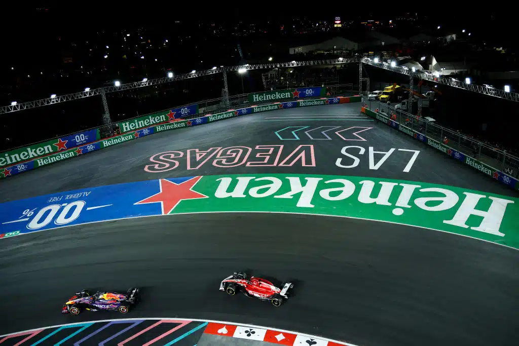 Max Verstappen voittoon Las Vegasissa – Valtteri Bottas koki karun kohtalon Max Verstappen voittoon Las Vegasissa – Valtteri Bottas koki karun kohtalon