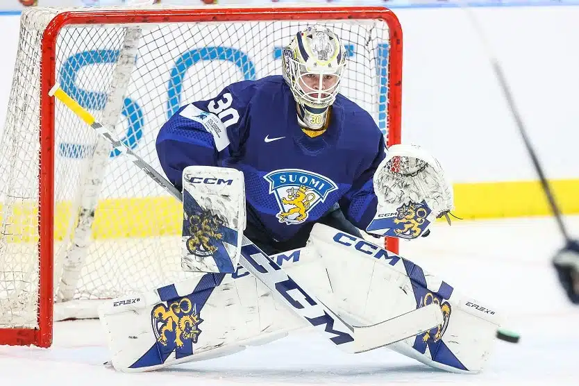 Suomalaisvahdilla synkkä debyytti NHL:ssä – näin päävalmentaja kommentoi