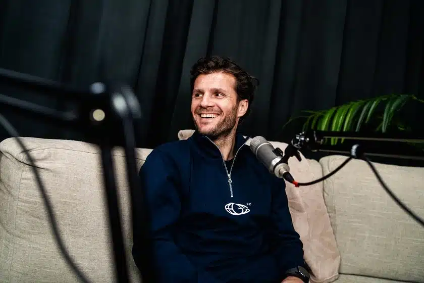 Perparim Hetemaj’n uusi seura julkistettiin – naamioitui joulupukiksi