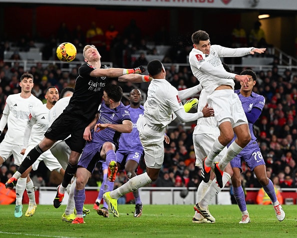 Liverpool lähetti Arsenalin lauluun - oma maali ratkaisi Liverpool lähetti Arsenalin lauluun – oma maali ratkaisi