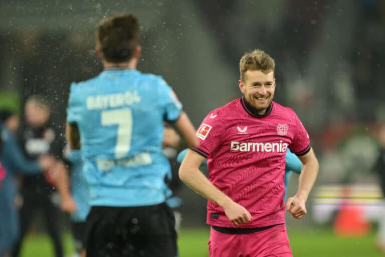Huikeaa: Bayer Leverkusenin Lukas Hradeckylta historiallinen temppu
