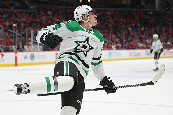 Tällaisen kattauksen NHL-tähti Roope Hintz järjestää joukkueelleen Tampereella Tällaisen kattauksen NHL-tähti Roope Hintz järjestää joukkueelleen Tampereella